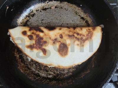 Kvapni tortilija su kiaušinių, kumpio ir sūrio įdaru Žingsnis 7