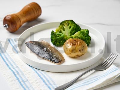 Kepta skumbrė su brokoliais ir mažomis bulvytėmis pagrindine nuotrauka