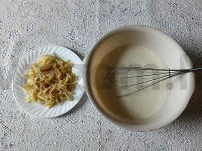 Varškės blynai su obuoliais ant kefyro Žingsnis 3