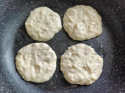 Varškės blynai su obuoliais ant kefyro Žingsnis 5