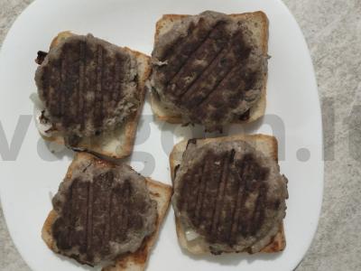 Karšti sumuštiniai su kotletu ir keptais daržovėmis Žingsnis 6