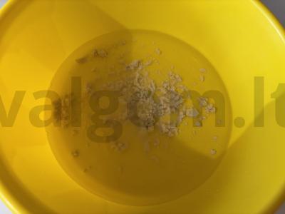 Mielinė pica tešla su džiovintu krapu Žingsnis 1