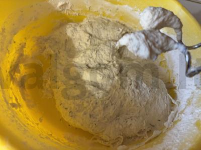 Mielinė pica tešla su džiovintu krapu Žingsnis 6