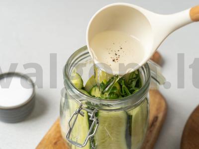 Sūdyti agurkai su obuoliais Žingsnis 4