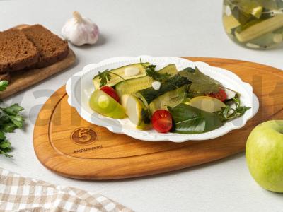 Sūdyti agurkai su obuoliais pagrindine nuotrauka