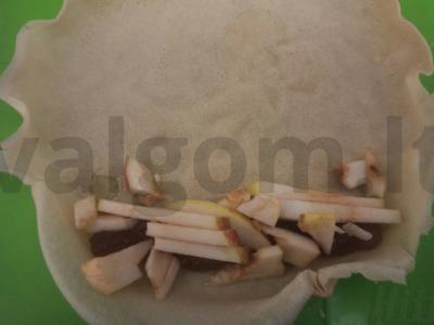 Blynelių ritinėliai su obuoliu ir džemu per 10 minučių Žingsnis 3