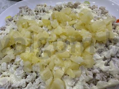 Salotas su ananasais ir vištienos krūtinėle Žingsnis 11