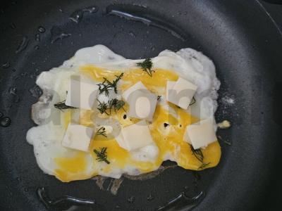 Karštas sumuštinis su kiaušiniu ir dešra Žingsnis 2