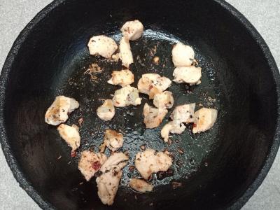 Šašlykas su vištiena, marinuotais svogūnais ir parmezanu Žingsnis 1