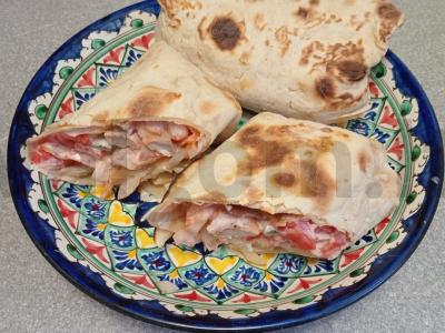 Šašlykas su vištiena, marinuotais svogūnais ir parmezanu pagrindine nuotrauka