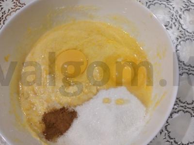 Moliūgų mannikas su cinamonu Žingsnis 3