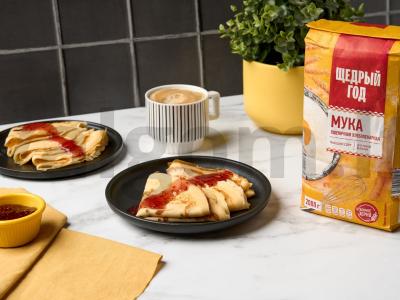 Blynai su kondensuotu pienu pagrindine nuotrauka