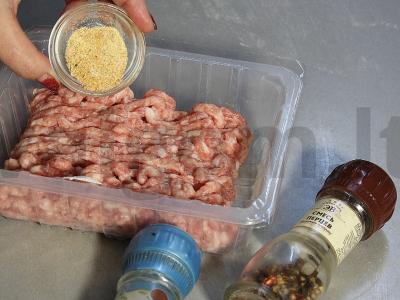 Koldūnai pomidorų padaže su suluguni ir ciabatta Žingsnis 1