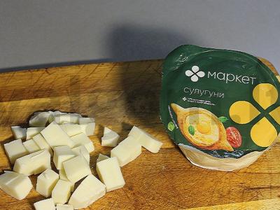 Koldūnai pomidorų padaže su suluguni ir ciabatta Žingsnis 6