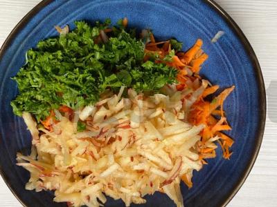 Morkų salotas su obuoliais ir graikiniais riešutais Žingsnis 3