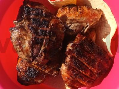 Vištienos šlaunelės ant grotelių pagrindine nuotrauka