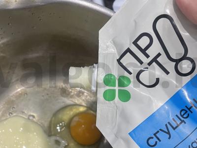 Desertas su braškių uogiene ir kondensuotu pienu Žingsnis 1