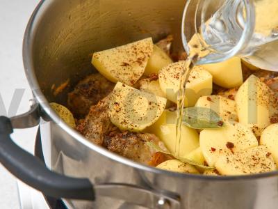 Troškinti kiaulienos šonkauliai puode Žingsnis 5