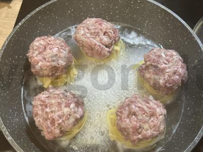 Makaronų lizdai su faršu ir brokolių padažu Žingsnis 5