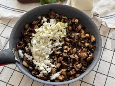 Grybų krem-supas daržovių sultinyje Žingsnis 4