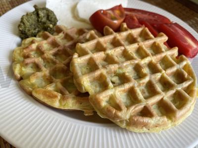 Cukinijų vafliai su žolelėmis pagrindine nuotrauka