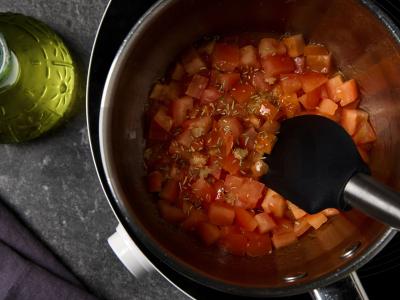 Pomidorų avižinė košė su kiaušiniu Žingsnis 2