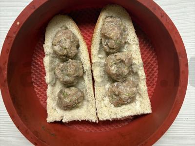 Bagetė su pomidorais ir mėsos kukuliais orkaitėje Žingsnis 7