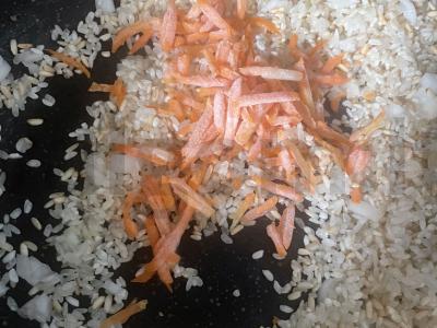 Rudieji ryžiai su daržovėmis per 25 minutes Žingsnis 3