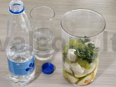Gaivus vynuogių, bananų ir obuolių kokteilis Žingsnis 3