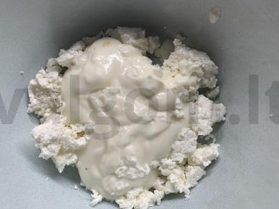 Kefyro, jogurto, avižinių dribsnių ir aviečių apkepas Žingsnis 1