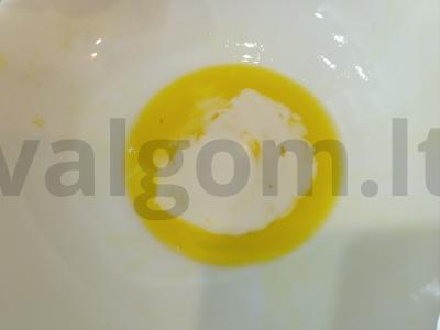 Kiaušinių skrudinta duona su avokadu Žingsnis 1