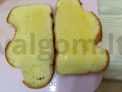 Kiaušinių skrudinta duona su avokadu Žingsnis 2