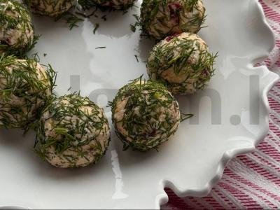 Sūrio rutuliukai su vištienos filė ir džiovintais pomidorais Žingsnis 3