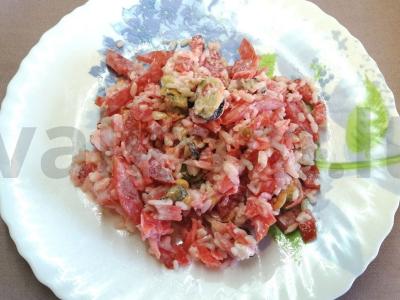 Salotas su midijomis, pomidorais ir imbieru pagrindine nuotrauka