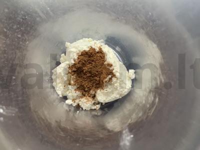 Varškės kokteilis su kefyru, kakava ir šokoladu Žingsnis 1