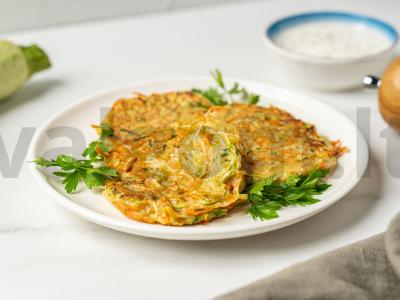 Morkų-cukinijų blynai pagrindine nuotrauka