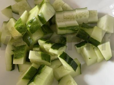 Salotas su agurkais, nektarinais ir rūgštynėmis Žingsnis 1