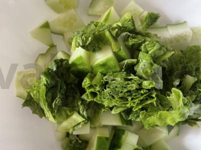 Salotas su agurkais, nektarinais ir rūgštynėmis Žingsnis 2