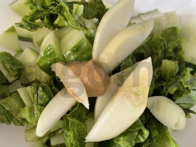 Salotas su agurkais, nektarinais ir rūgštynėmis Žingsnis 3