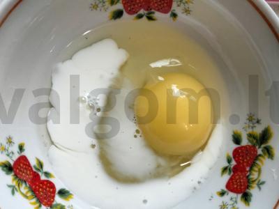 Skaniausias pusryčių patiekalas iš lavašo, kiaušinių ir sūrio Žingsnis 2