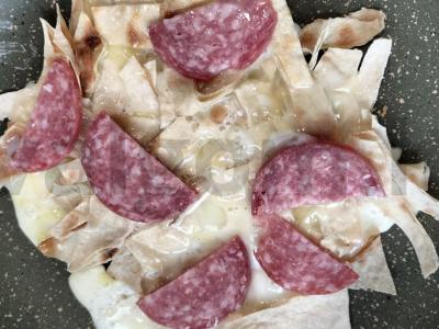 Skaniausias pusryčių patiekalas iš lavašo, kiaušinių ir sūrio Žingsnis 4