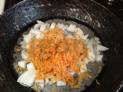 Sriuba su makaronais iš silkės pomidorų padaže Žingsnis 3