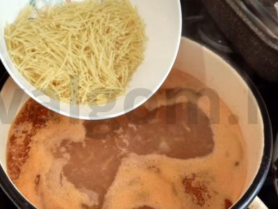 Sriuba su makaronais iš silkės pomidorų padaže Žingsnis 10