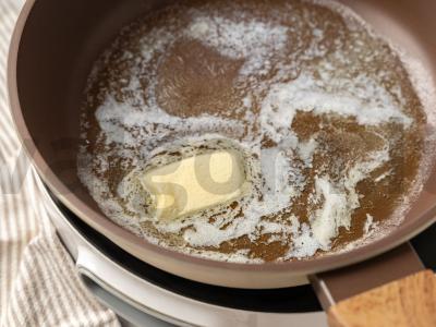 Keptas Adygei sūris su kiaušiniais Žingsnis 2