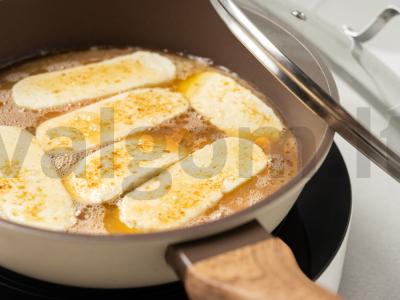 Keptas Adygei sūris su kiaušiniais Žingsnis 4