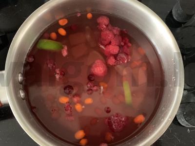 Arbata su avietėmis, spanguolėmis, šaltalankiais ir limonu Žingsnis 2