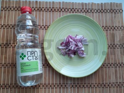 Pomidorų, šaltalankių ir raudonojo svogūno salotas Žingsnis 1