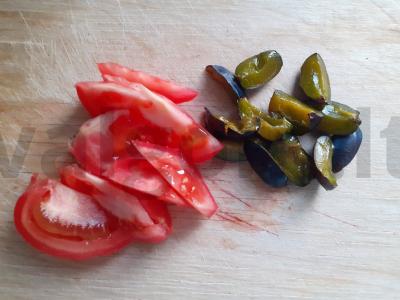 Pomidorų, šaltalankių ir raudonojo svogūno salotas Žingsnis 2