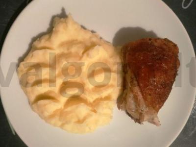 Vištiena garstyčių marinate vakarienei pagrindine nuotrauka