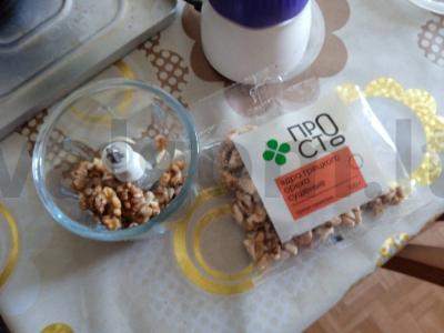 Cukinijų ritinėliai su graikiniais riešutais ir varškės sūriu Žingsnis 1